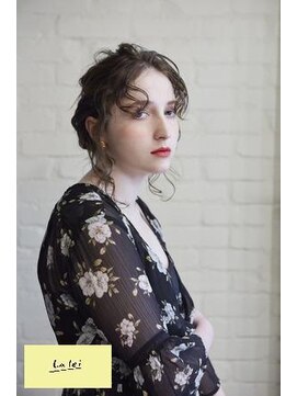 ラレイ(Lalei) 表参道駅/青山　参列・二次会・パーティアレンジ　辻幸奈