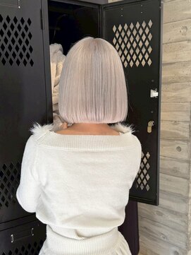 ヲタク(wotaku.) ホワイトシルバーホワイトカラートリプルカラーハイトーンボブ