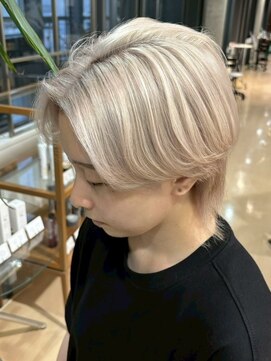 アウラ(AURA) 盛岡メンズブリーチカラーミルクティーベージュセンターパート◆