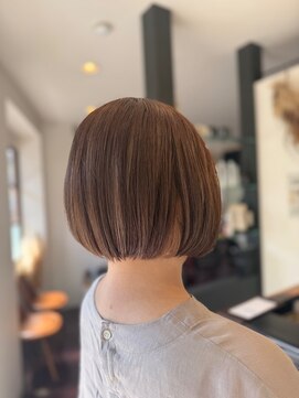 ローレン(LOREM) ベージュカラー×ツヤボブ10.22デザインカラー