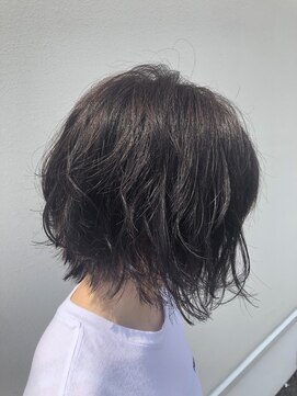 アドラーブル 万代店 (adorable) 【切りっぱなしボブ】×【シークレットハイライト】