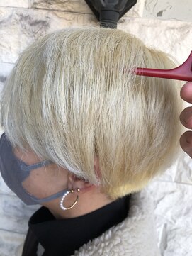 ブランシェ神領店 メンズ×ホワイトベージュ《高橋》