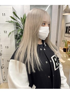 ジーナ(XENA) ホワイトグレージュ