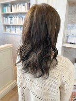 キャアリー(Caary)&nbsp;福山人気リッジ感ロングデジタルパーマ簡単オリーブアッシュ20代