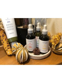 頭皮マッサージで元気チャージ♪緑溢れる癒し空間でエイジングケアを楽しむヘッドスパが大好評です◎