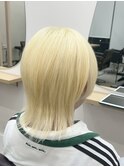 ホワイトブロンド抜きっぱなしブリーチダブルカラーウルフカット