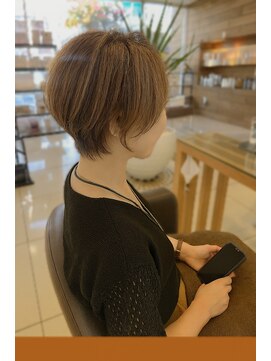 ロハスバイケンジ(LOHAS by KENJE) 【小田急相模原】大人ショートボブ