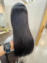 アトレ 梅田店(attrait)&nbsp;ロングヘアを上品に。透明感アッシュのツヤ髪スタイル