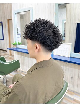 ルートヘア 辻堂店 スペインカール×バーストフェード黒髪メンズパーマ20代30代