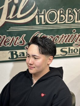 リルホビーズメンズグルーミング(Lil Hobbys Men's Grooming)の写真/【駐車場完備】スーツシーンにも合うヘアスタイルに変身！ON/OFFカッコよくキマるスタイルをご提案！