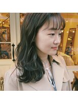 マウロア(MAULOA)&nbsp;”ミディロング ナチュラルレイヤー カーキ” 鈴木ちさと