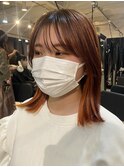 △ブリーチありインナーカラーオレンジ外ハネロブヘアミディアム