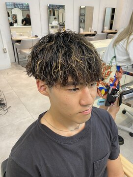 ゼスト リル 新宿(ZEST lill) ツイストスパイラル マッシュパーマ ハイライト