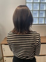 ナインスフロア(9NINTH FLOOR)&nbsp;ミディアム/くびれミディ/レイヤー/透明感グレージュ/小顔外ハネ