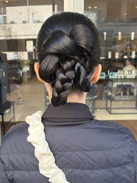 モードケイズ 尼崎店(MODE K's) 艶感タイト×編み込みシニヨン★