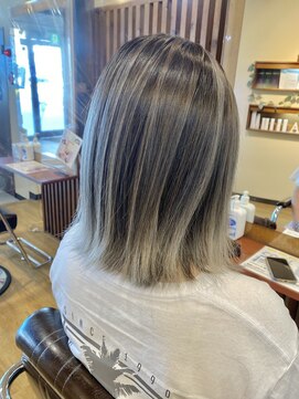 サンドレオ 新宿店(sand Leo) ボブシルバーバレイヤージュ