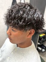 ディスイズバーバーフォース(THIS IS BARBER 4th)&nbsp;ツイストスパイラルパーマ 刈り上げ マッシュ グレージュ 20代