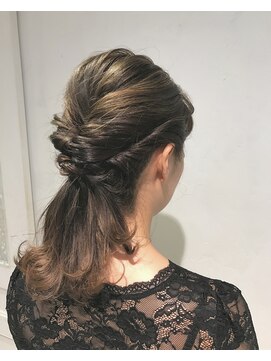 ヴァンクシー バイ ルナ(VANKCY by Luna) 【ネオリーブ プラス 向ヶ丘】くるりんぱ×ツイスト大人アレンジ