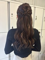 アイディー バイ ケンジ(id. by KENJE) ナチュラル編み込みハーフアップ