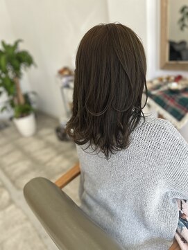 ウイ(Ui) ミディアム×オリーブグレージュ