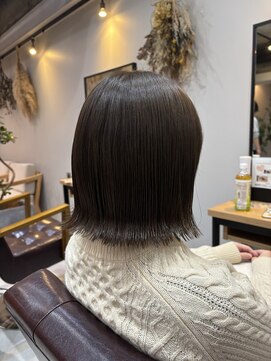 トットファム(tot.fam.) 切りっぱなしボブ×ブリーチなしベージュ♪