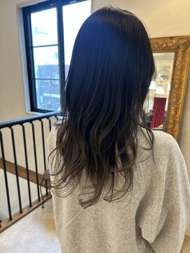 グラマラス GLAMOROUS 【宇根底知穂】グレージュグラデーションカラー