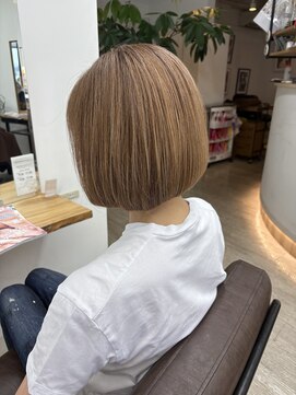 ヘアー ビジン(HAIR Bijin) ボブ ミニボブ ショートボブ デザインカラー ハッシュカット