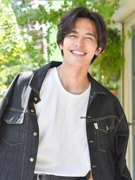 ロアー ヘアー マックイーン 流山おおたかの森店(RAWR hair McQueen) 【RAWR】センターパート_モテ髪_ナチュラル_メンズミディアム