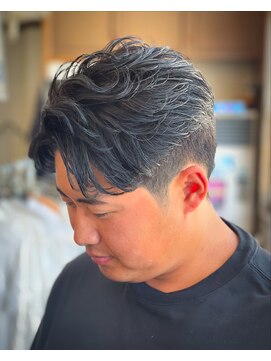 グルーミングサロン バーバーヤマシタ(GROOMING SALON BARBER YAMASHITA) センターパートパーマスタイル