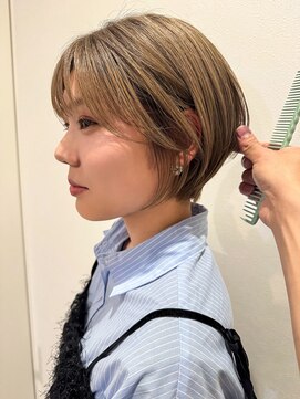 プリームヘアーホワイト(Pleame hair WHITE) 横顔もバッチリキマるハイトーン丸みショート！