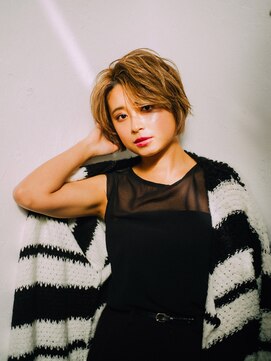 サインヘアー 静岡(sign hair) ハイトーンのホワイトベージュショート