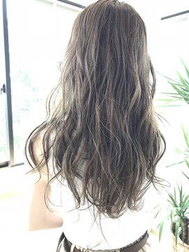 クプア プラス(kupu`a plus) 大人かわいい無造作ウェーブ・グレージュ・美肌