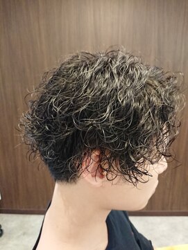 ビスポーク(BESPOKE) 20代30代波巻きツイスパミックス前下がりセンターパート