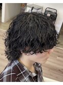 マッシュウルフの波巻きパーマ