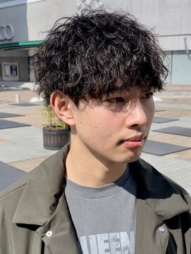 マグ カーネ バイ フィフス(Mag KANE by fifth) 波巻きスパイラルパーマウルフツイストパーマシャドウパーマ