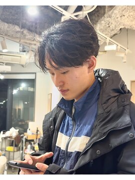 リヴ オオサカ(LIV OSAKA) センターパートフェザーショートフェザーパーマ