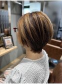 白髪ぼかしカラー毛×ショートボブ