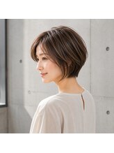 白髪もおしゃれも楽しめる。髪をきれいに見せる大人の艶カラー