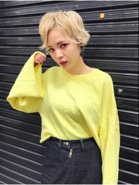 ジーナ(XENA) ブロンドホワイトショート