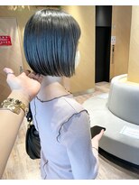 カミエ(kamie)&nbsp;＊小顔シルエットのミニボブ ダブルカラー ショート 三宮美容室