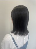 女性らしいミディアムボブスタイル