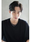 フェザーパーマ×ブルーブラックでナチュラルコンマバングヘアに