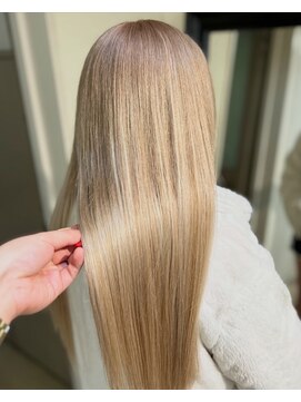 アフィナー(Afinar) ミルクティーカラー＆最高級レミーエクステ80本【横浜/横浜駅】