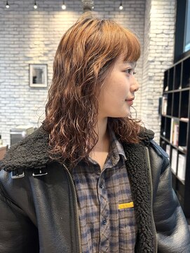 抜け感のあるミディアムパーマ