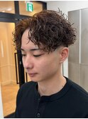 ブラウンベースに金メッシュスパイラルパーマ