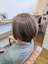 カンシャル(Kanshall)&nbsp;白髪ぼかしハイライトカラー、ショートカット
