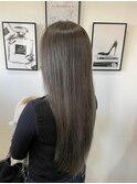 透け感あるグレージュ