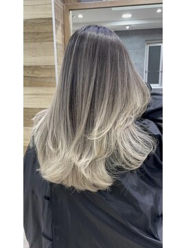 ジゼル(gisele) (小山)ベージュバレイヤージュ