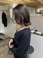 サーリー(SURLY)&nbsp;オリーブグレージュ外ハネ韓国風ロブ切りっぱなし