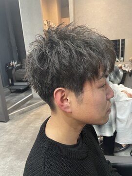 ルーツ(Roots) 直毛で広がりやすい所からソフトツイストで無造作に◆